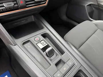 Car image 27