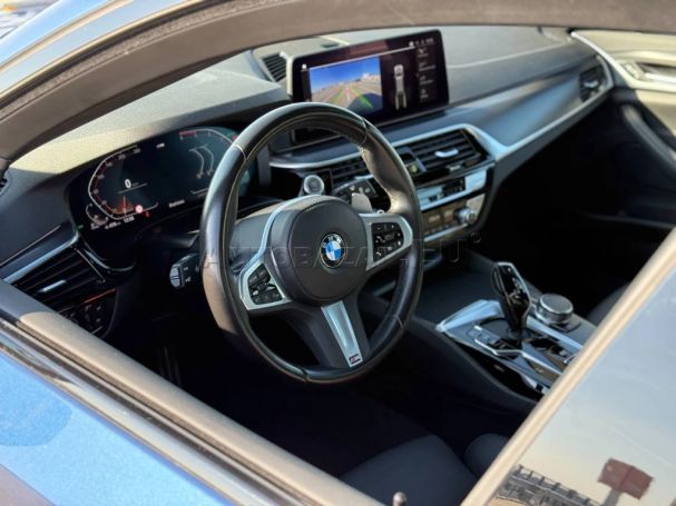 BMW 520d Touring xDrive 140 kW image number 14