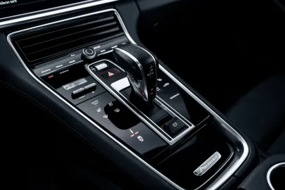 Car image 24