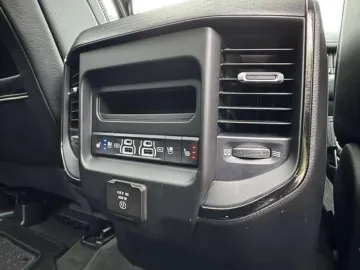 Car image 32