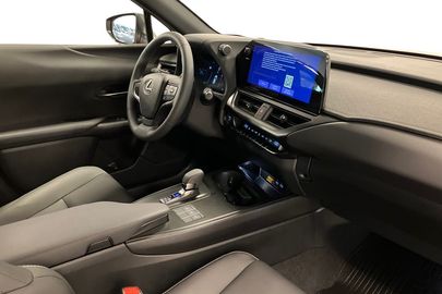 Car image 12