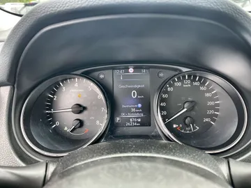 Car image 28