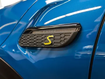 Car image 27