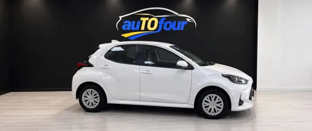 Car image 4