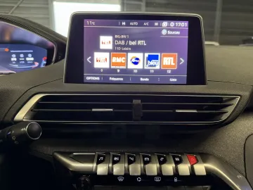 Car image 30