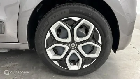 Car image 20