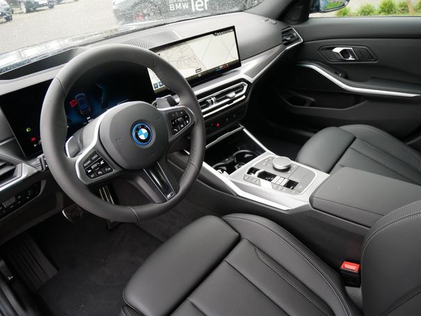 BMW 330 e xDrive 215 kW image number 15