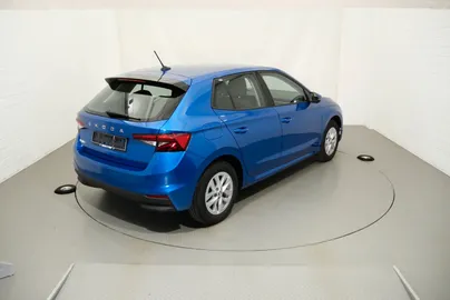 Car image 5