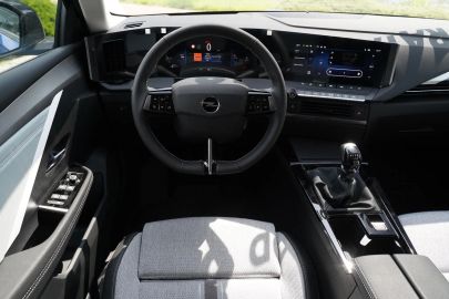 Car image 24