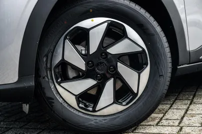 Car image 34