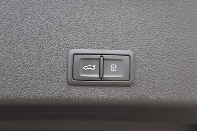 Car image 36