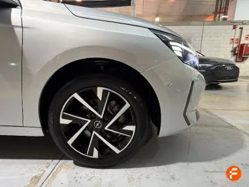 Car image 27