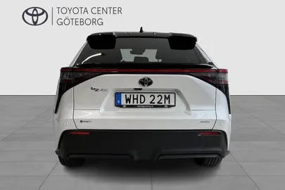 Car image 3