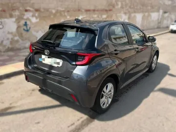 Car image 4