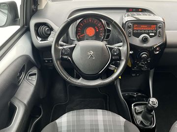 Car image 10