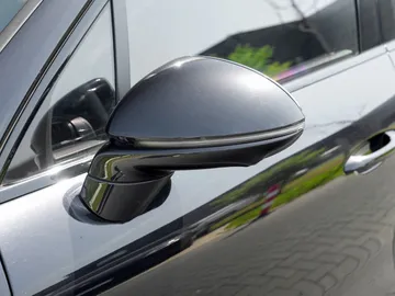 Car image 37