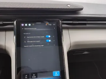Car image 30