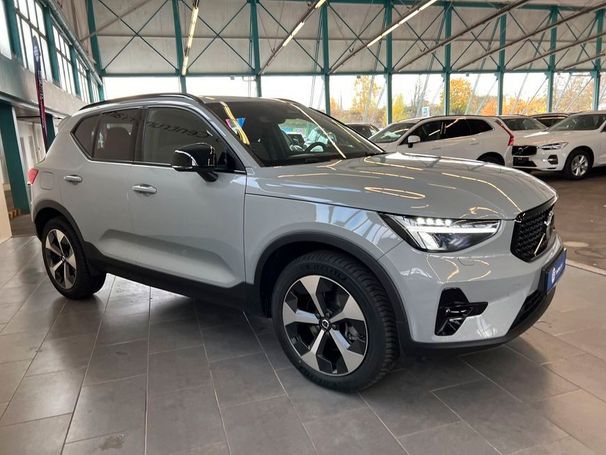 Volvo XC40 B3 Plus Dark DKG 120 kW image number 28