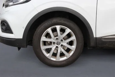 Car image 26