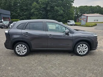 Car image 4