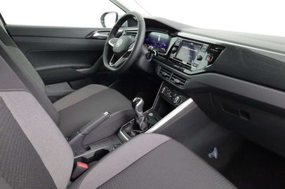 Car image 33