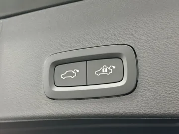 Car image 38