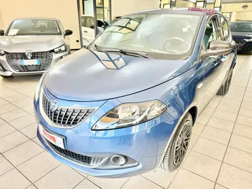 Car image 2