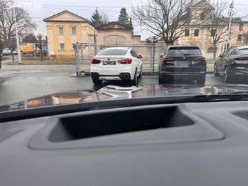 Car image 37