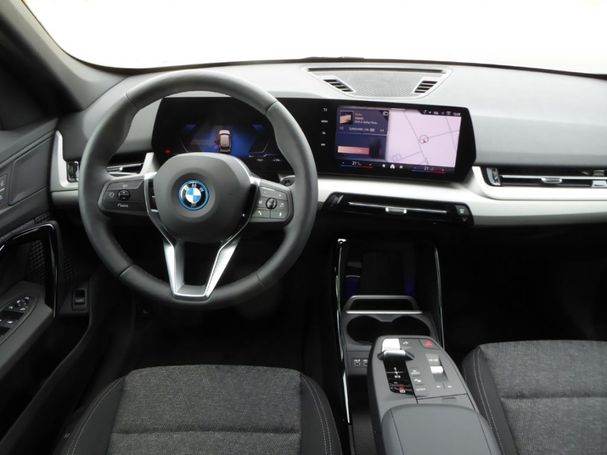 BMW iX1 eDrive20 150 kW image number 4