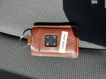 Car image 27