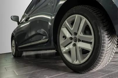 Car image 21