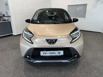 Car image 4