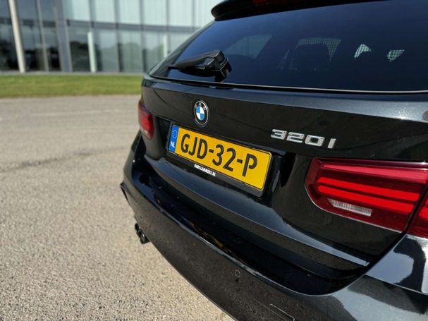 BMW 320i Touring 135 kW image number 13