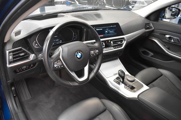 BMW 320d xDrive 140 kW image number 10