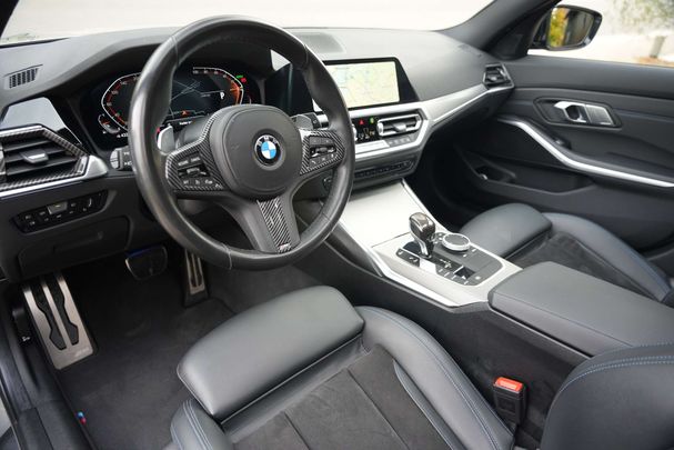 BMW 318i Touring M Sport 115 kW image number 10