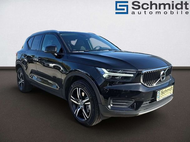 Volvo XC40 D3 AWD Geartronic Momentum 110 kW image number 3