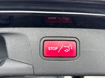 Car image 32