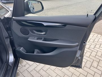 Car image 37