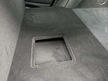 Car image 38