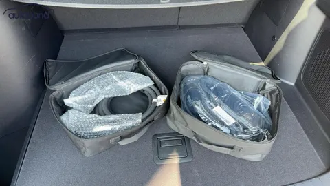 Car image 32