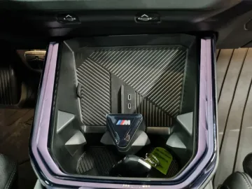 Car image 30