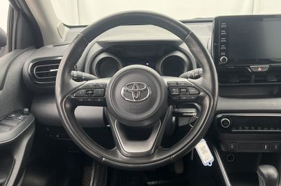 Car image 12