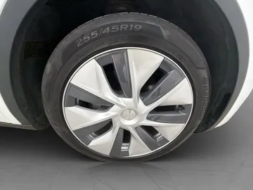 Car image 36