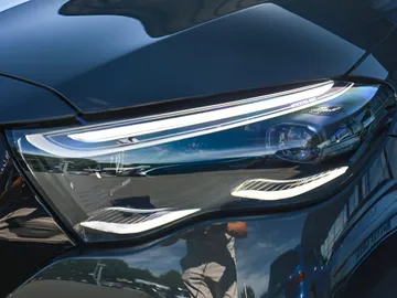 Car image 28