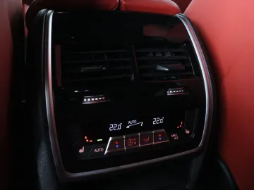 Car image 32