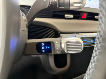 Car image 32