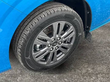 Car image 27