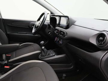 Car image 30