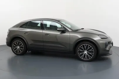 Car image 27