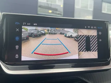 Car image 16
